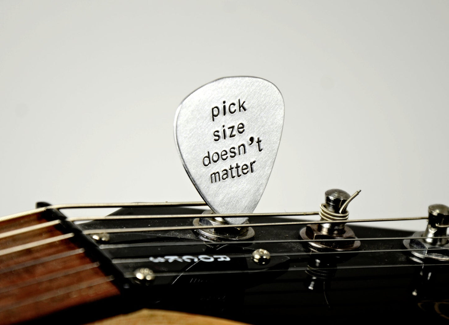 Pick Size Doesn't Matter playable aluminum guitar pick