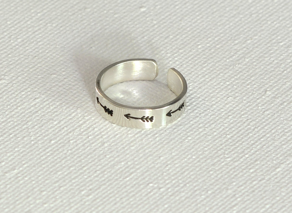 Sterling silver toe ring with an arrow