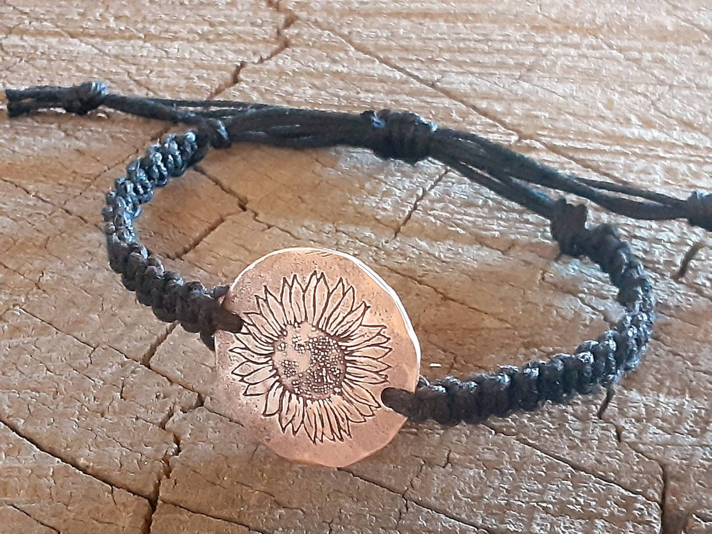 Sunflower button bracelet in black hemp with copper tag