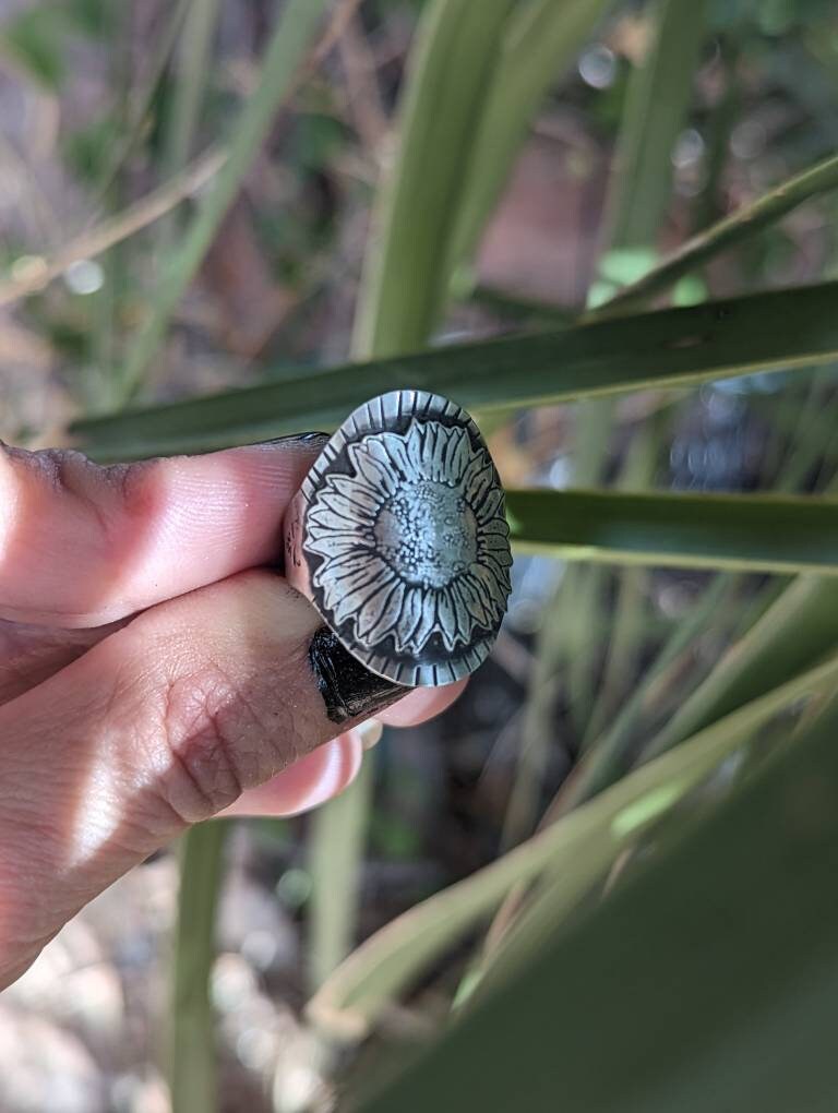 Sterling silver sunflower design saddle ring